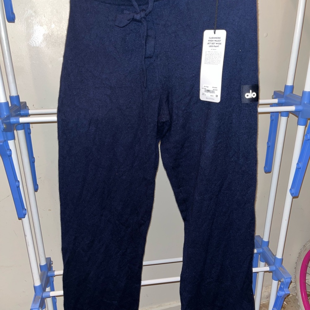 ALO Yoga Blue  Cashmere Sweatpants for Casual Comfort